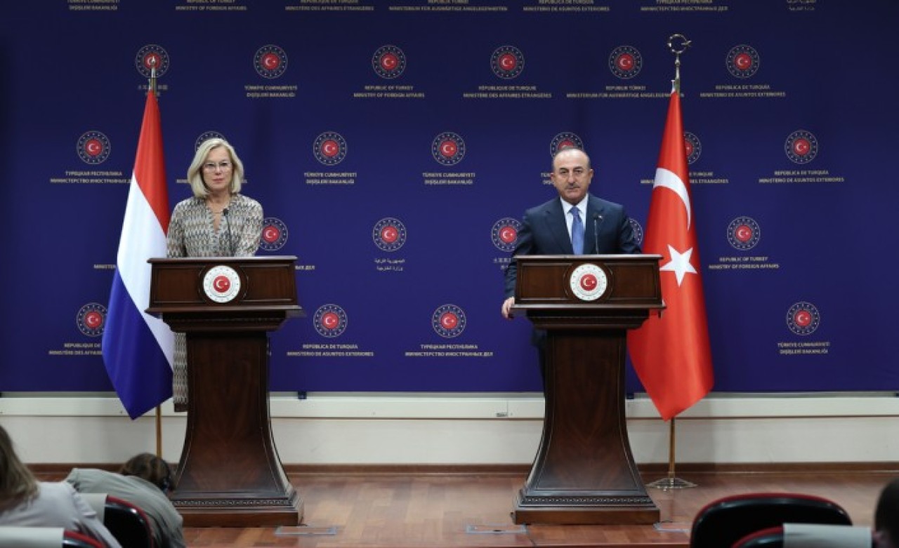 Çavuşoğlu,  Hollanda Dışişleri Bakanı Kaag'a açık açık söyledi: Mümkün değil!