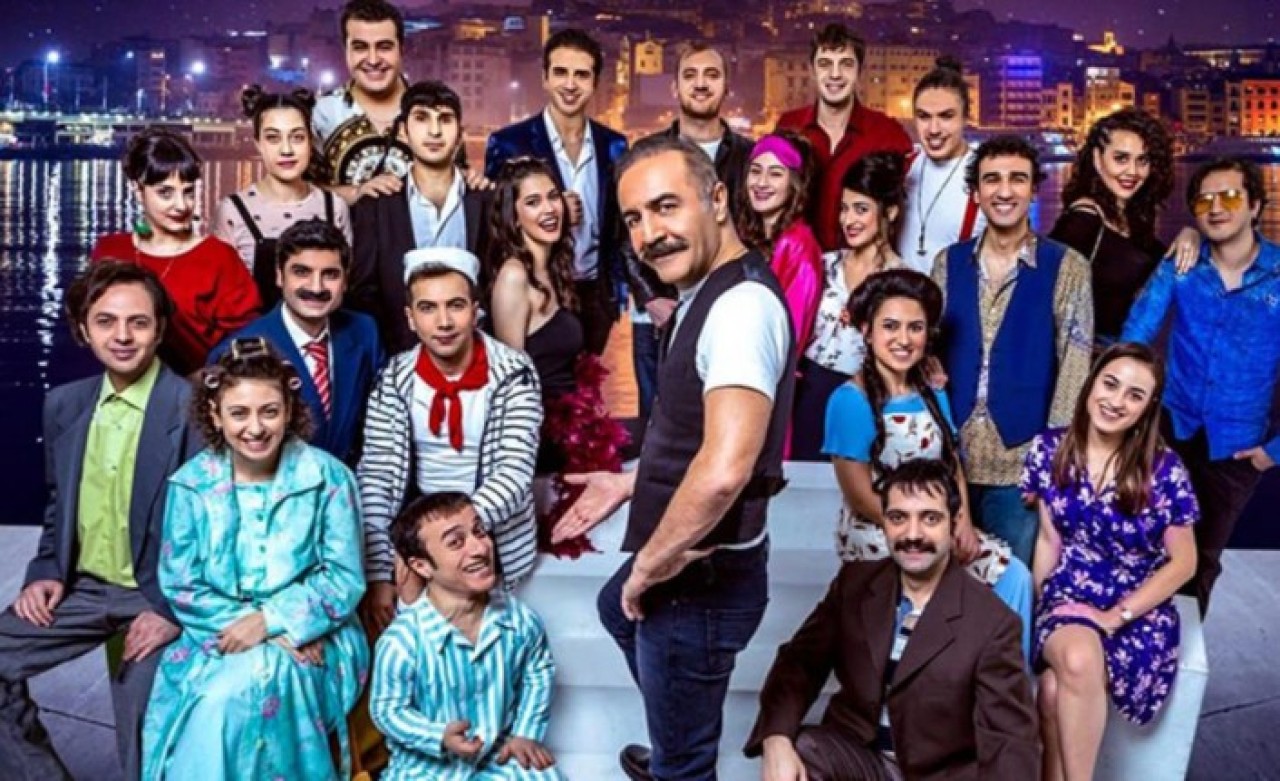 Çok Güzel Hareketler 2'den sürpriz aşk çıktı! Resmen ilan ettiler