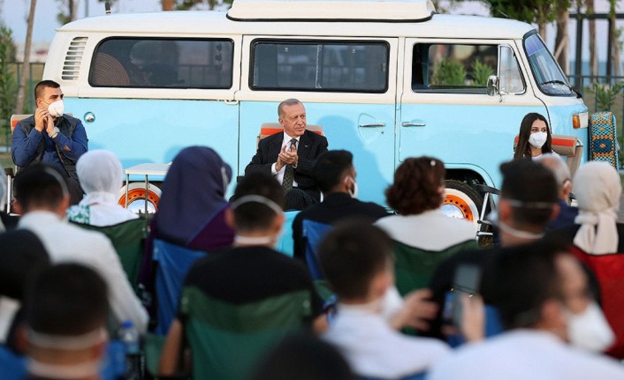 Cumhurbaşkanı Erdoğan,  gençlerle buluştu: Sosyal medya ile ilgili flaş uyarı