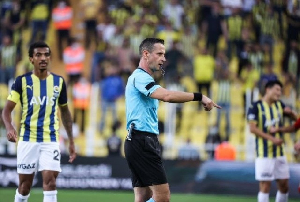 Daha 4. haftada patladı: Fenerbahçe'den çok sert hakem açıklaması