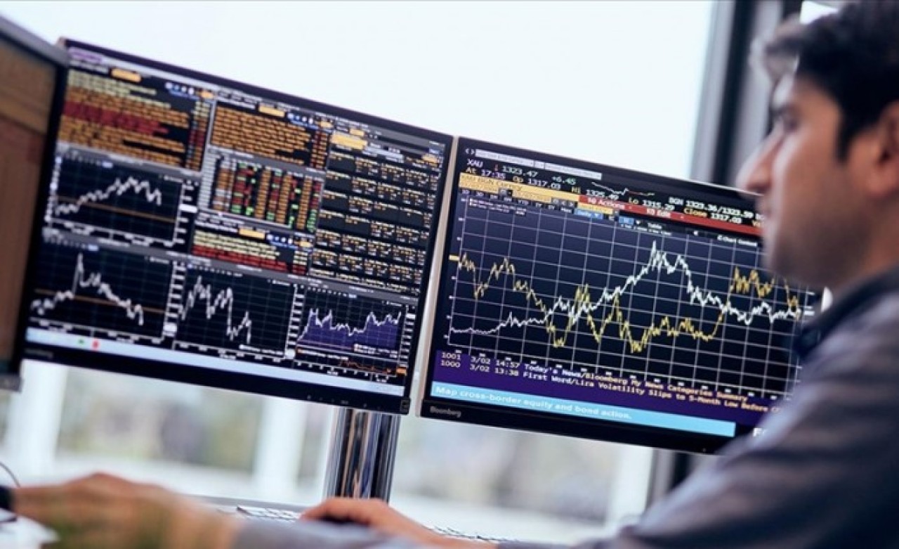 Dört büyükler yeşil sahalarda taraftarlarını sevindirirken,  borsada yatırımcısını üzdü