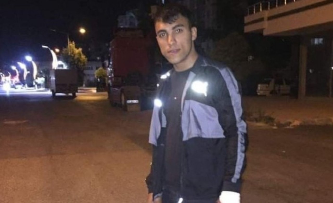 İzmir'de yabancı uyruklu kişi kalbinden bıçakladı: Batuhan Barlak öldü