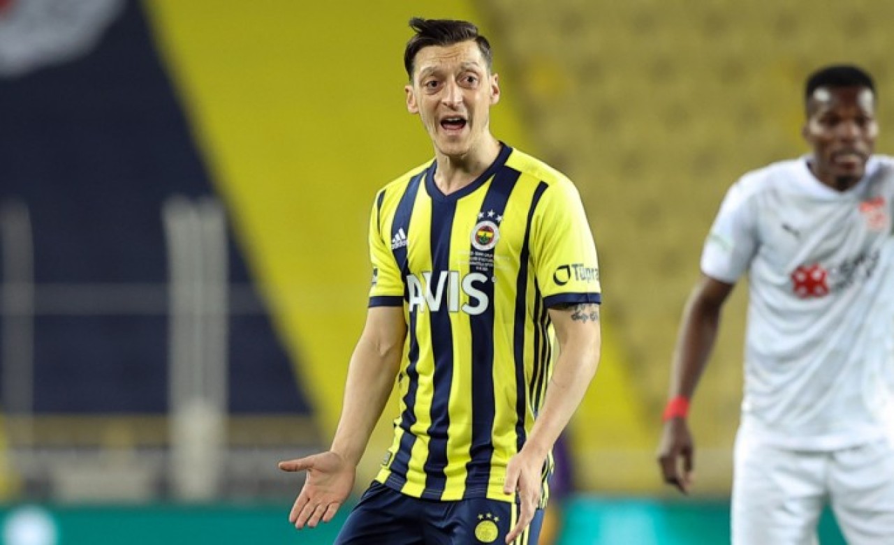 Mesut Özil Katar'a mı transfer oluyor? Menajerinden olay fotoğrafla ilgili flaş açıklama
