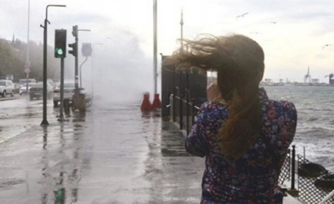 Meteoroloji alarm verdi: 9 il için yağmur ve sel uyarısı,  fırtınaya dikkat!