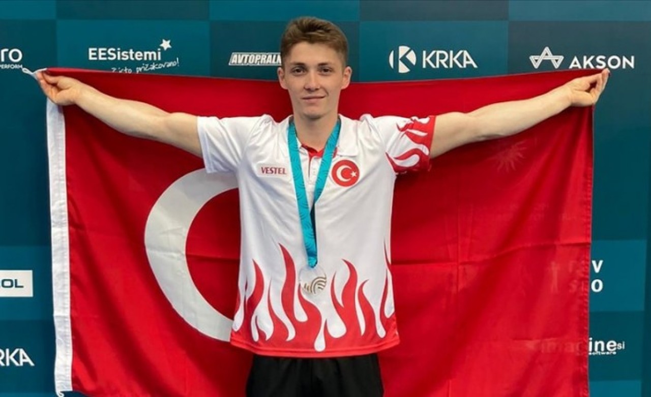 Milli cimnastikçi Sercan Demir'den altın madalya