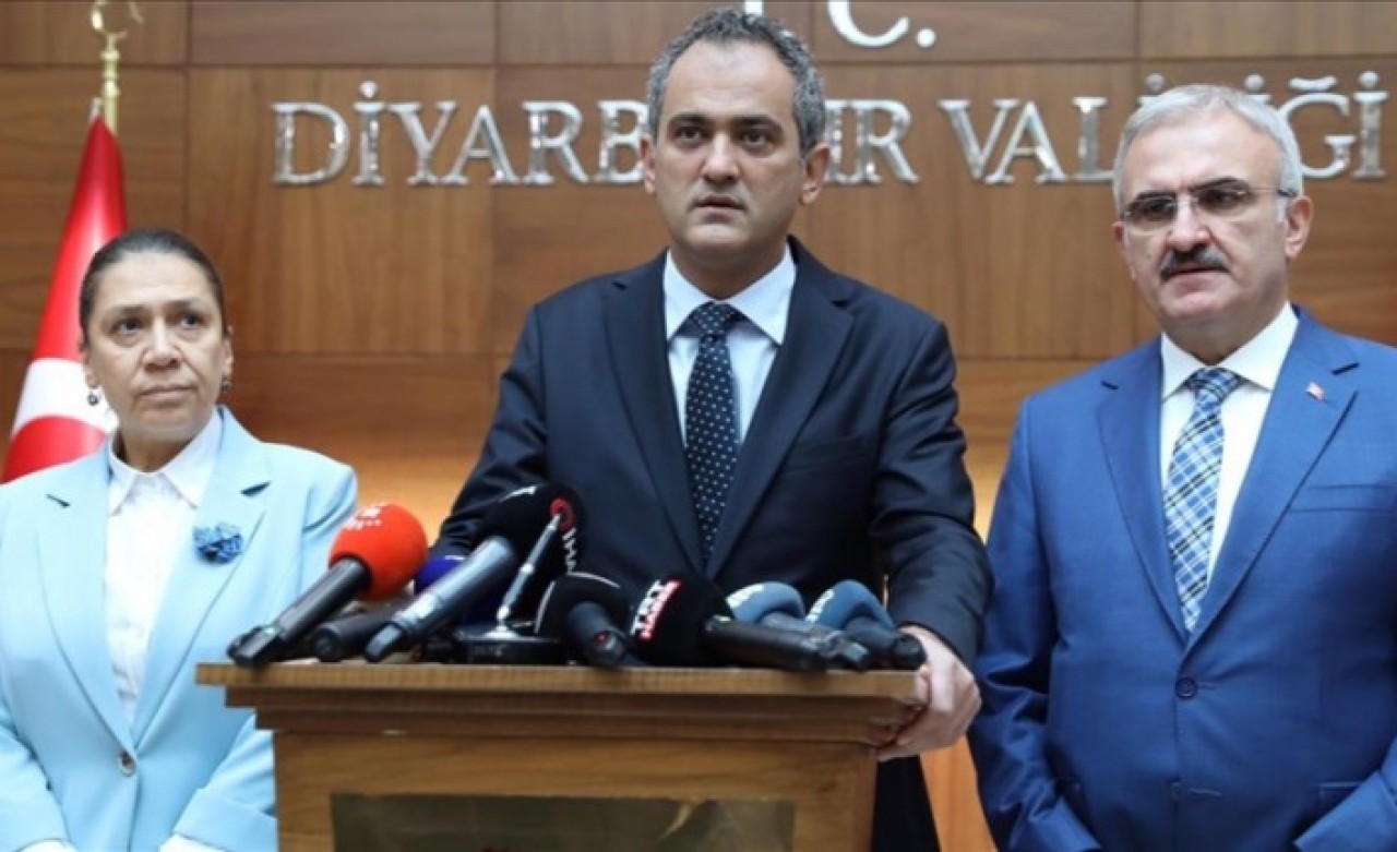 Milli Eğitim Bakanı Özer: Bugün itibarıyla yüz yüze eğitime ara veren hiçbir okulumuz bulunmamaktadır
