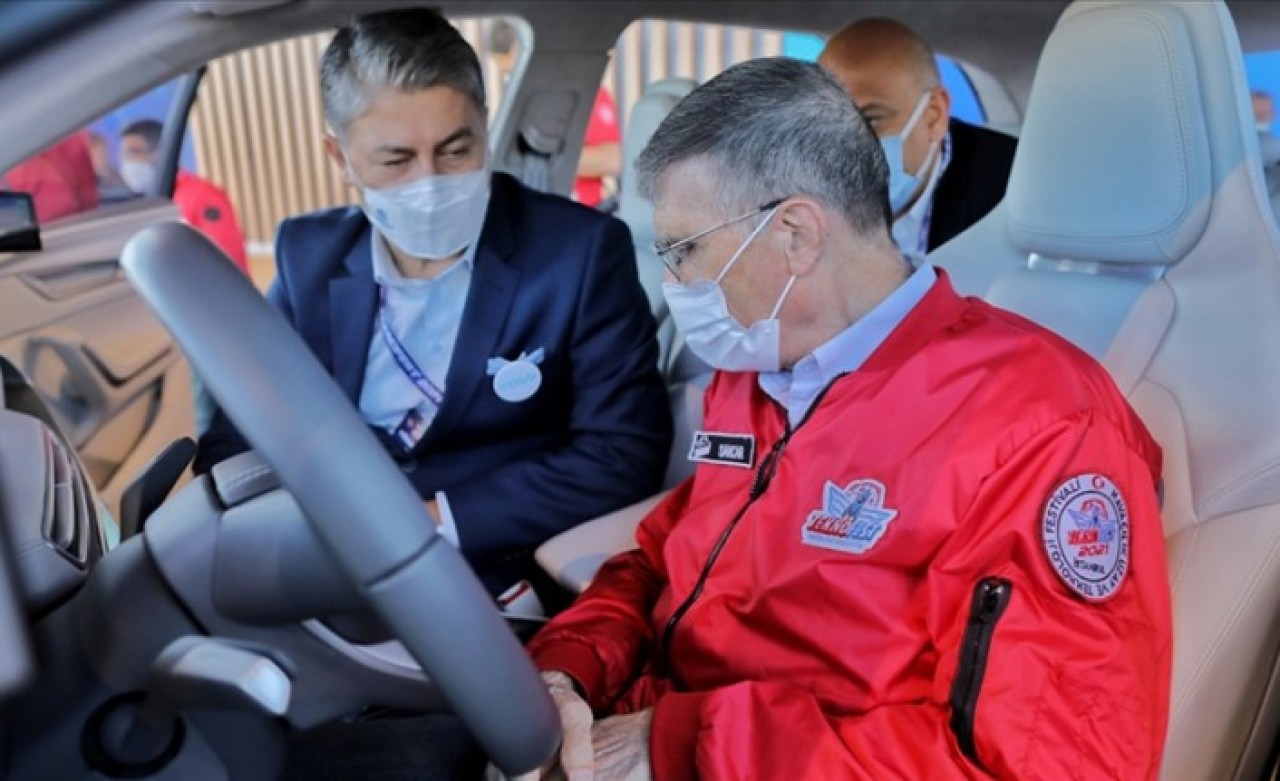 Nobel ödüllü Türk bilim insanı Sancar,  TOGG'un direksiyonuna geçti