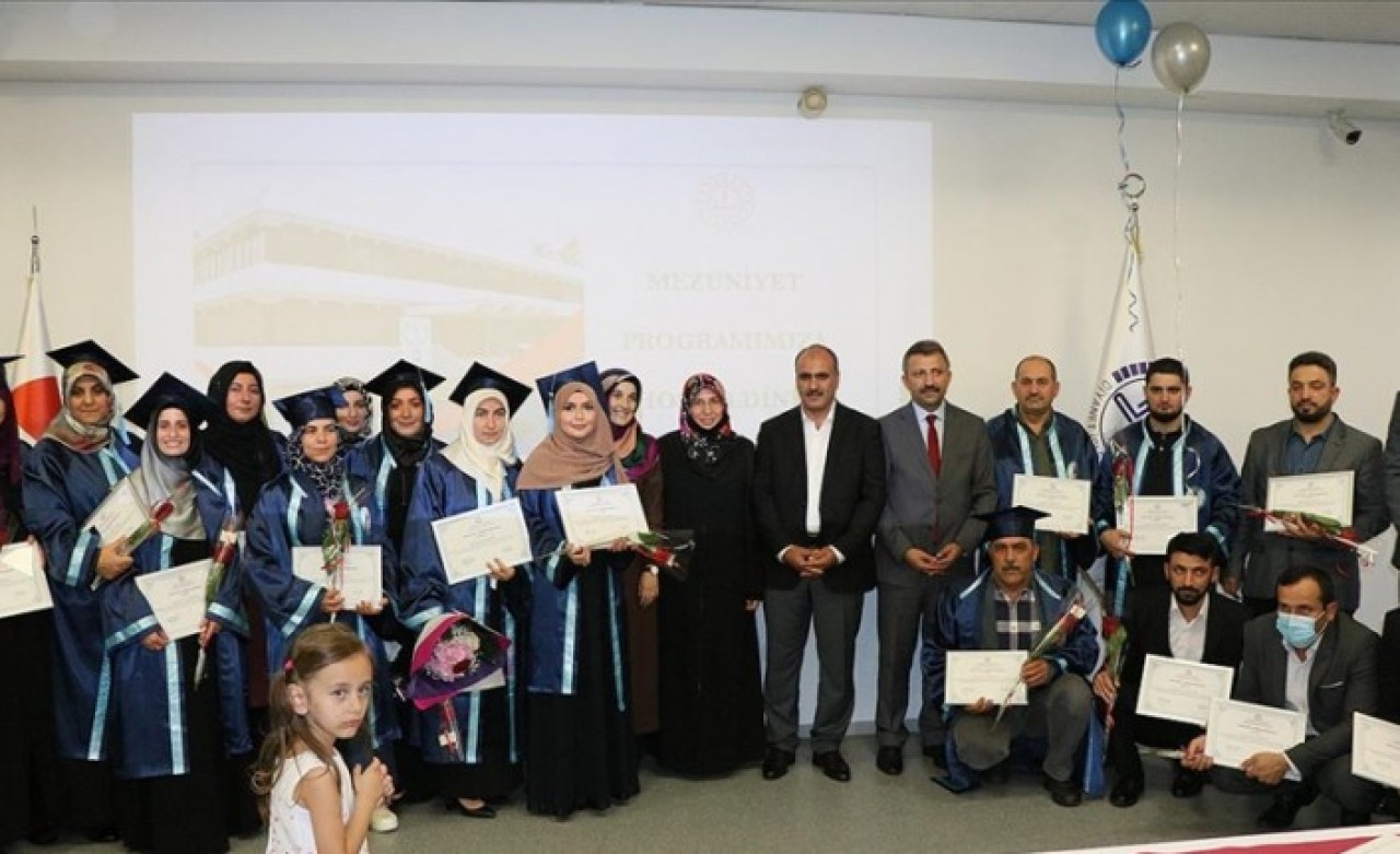 Strazburg DİTİB Açıköğretim İmam Hatip Lisesi öğrencilerinin ilk diploma heyecanı
