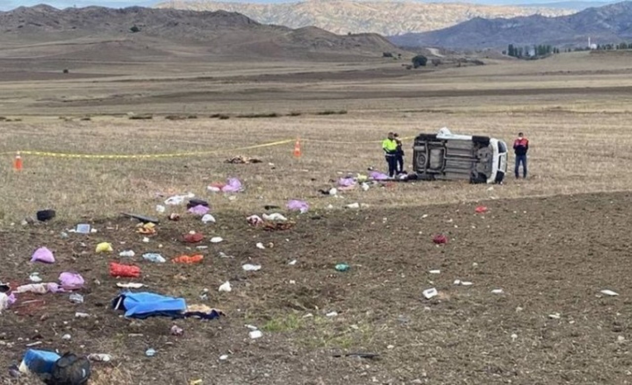 Sungurlu'da feci kaza: Zekine Kılınç ve Maviş Savaş öldü