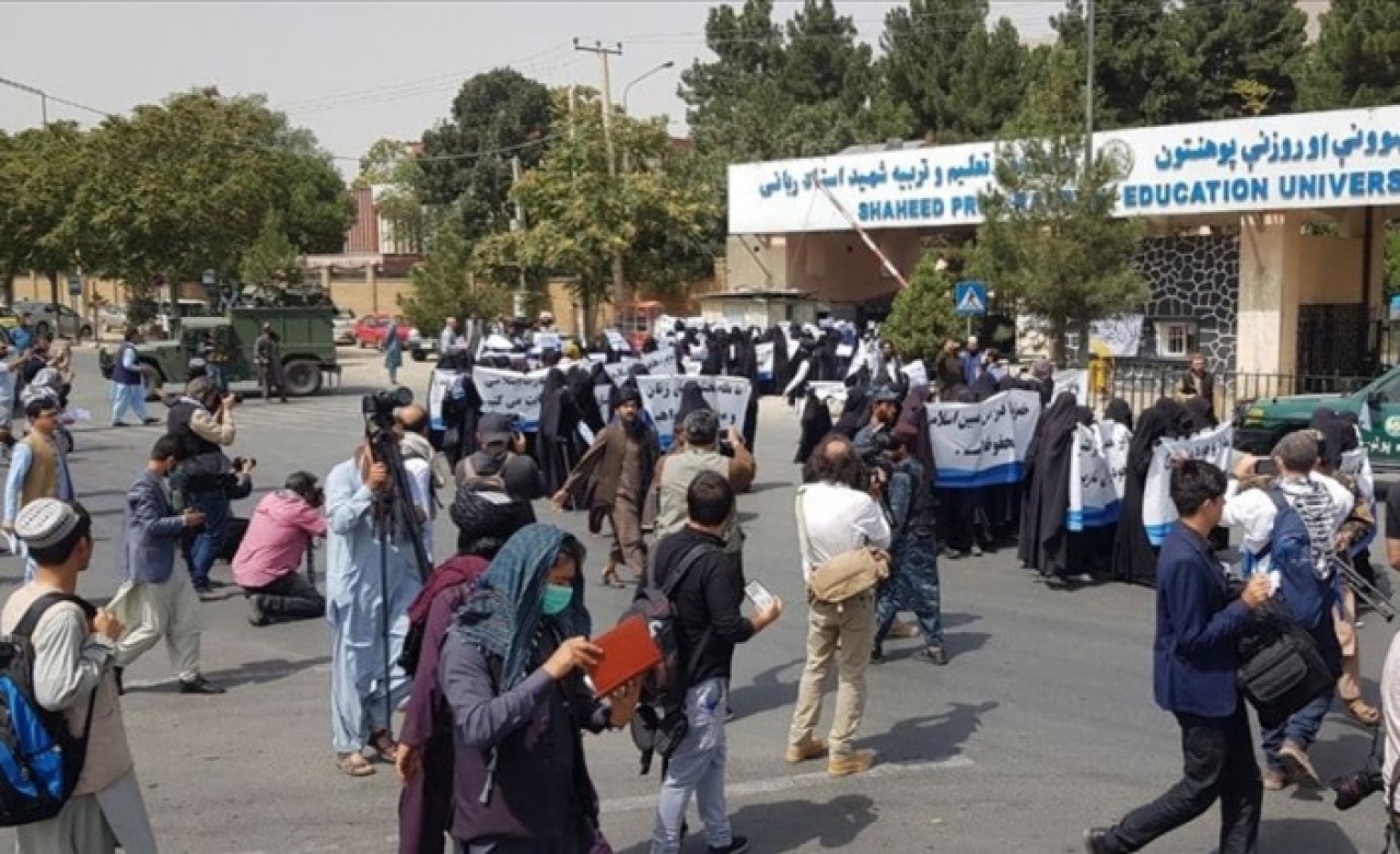 Taliban'dan flaş 'karma eğitim' kararı!