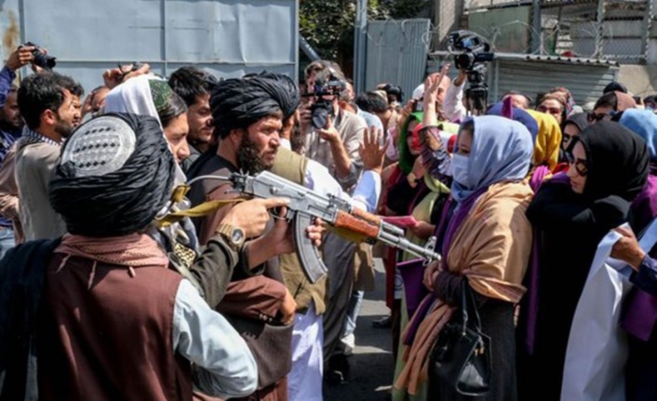Taliban,  kadınlara yeni yasaklar koydu ve uyardı: Ağır sonuçları olur!