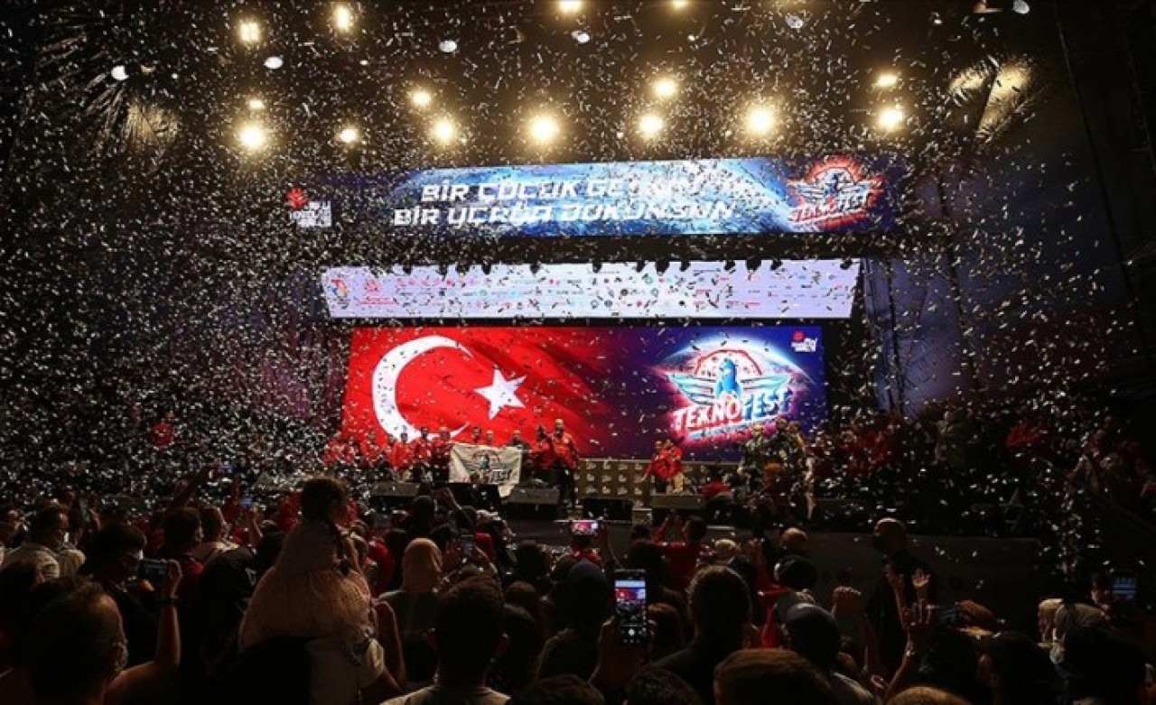TEKNOFEST'e harikulade kapanış! Selçuk Bayraktar duyurdu: 2022'de Samsun'da