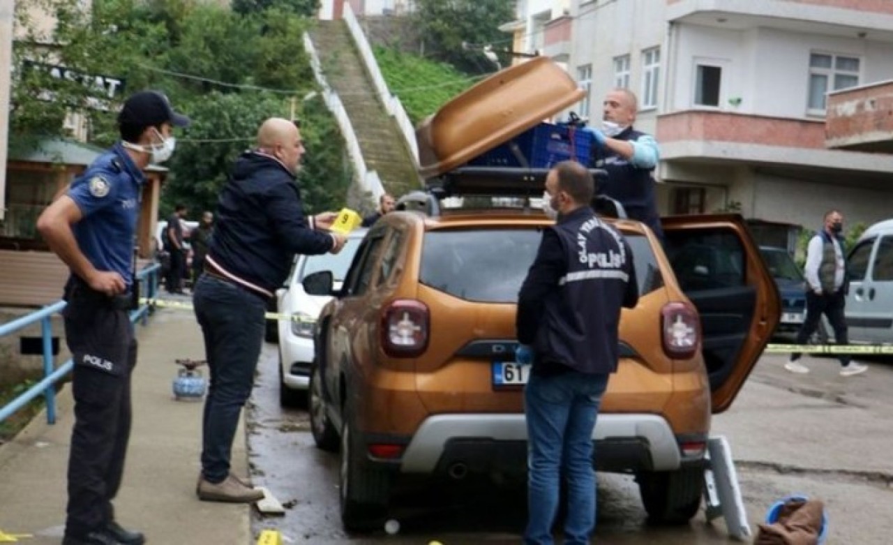 Trabzon'da kavgayı ayırmak isterken vurulan Cem Karaca öldü