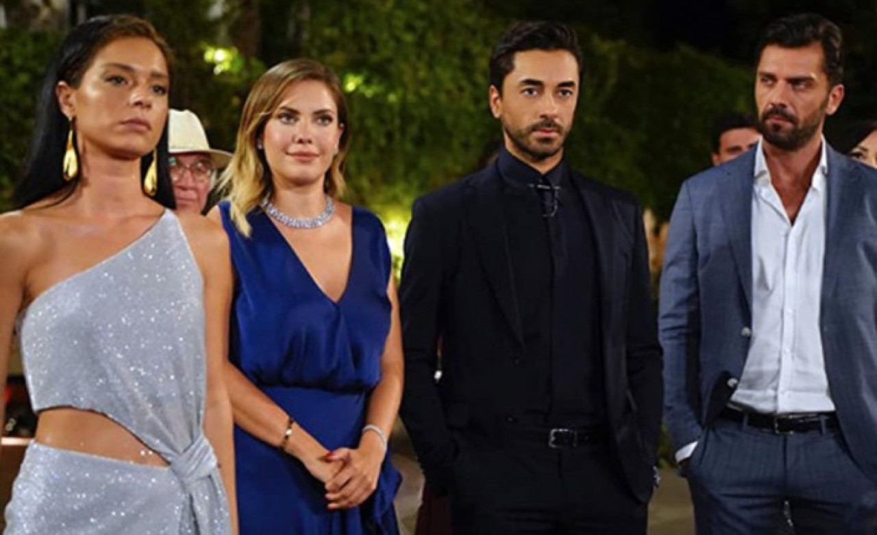 Yasak Elma'da yasak aşk! Ünlü oyuncu evli isimle yakalandı