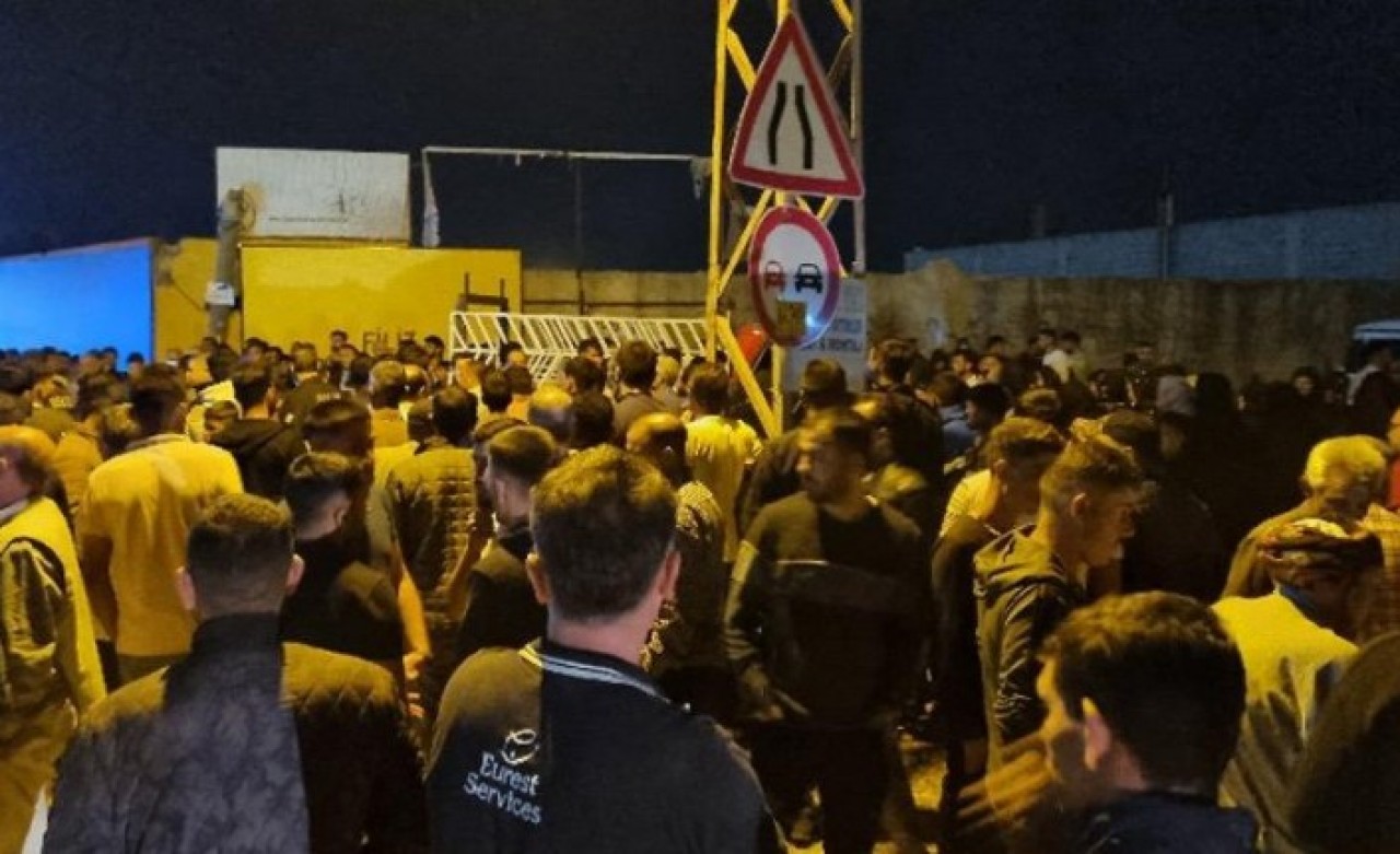 Adana'da kamyonetin çarptığı motosikletli Hasan Samuk öldü: Yakınları sokağa döküldü