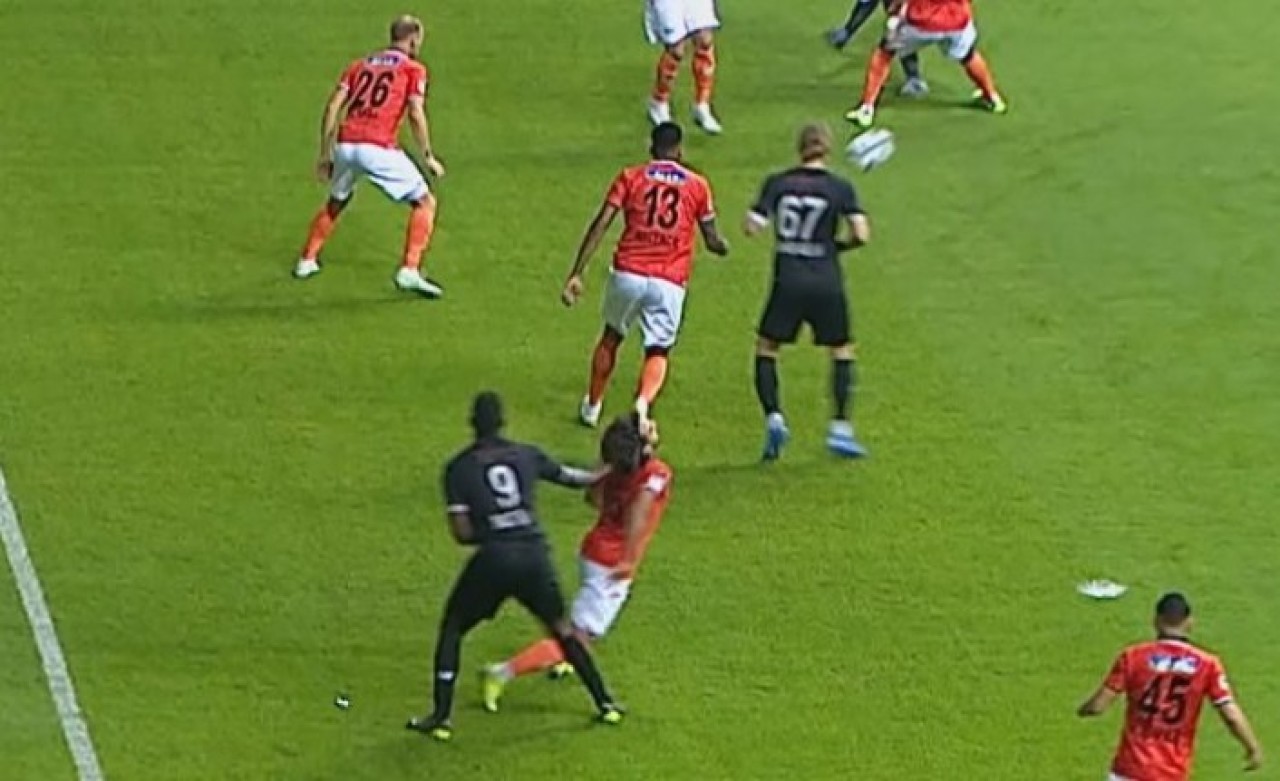 Adana Demirspor-Malatyaspor: 2 gollü maçta Balotelli'den olay hareket!