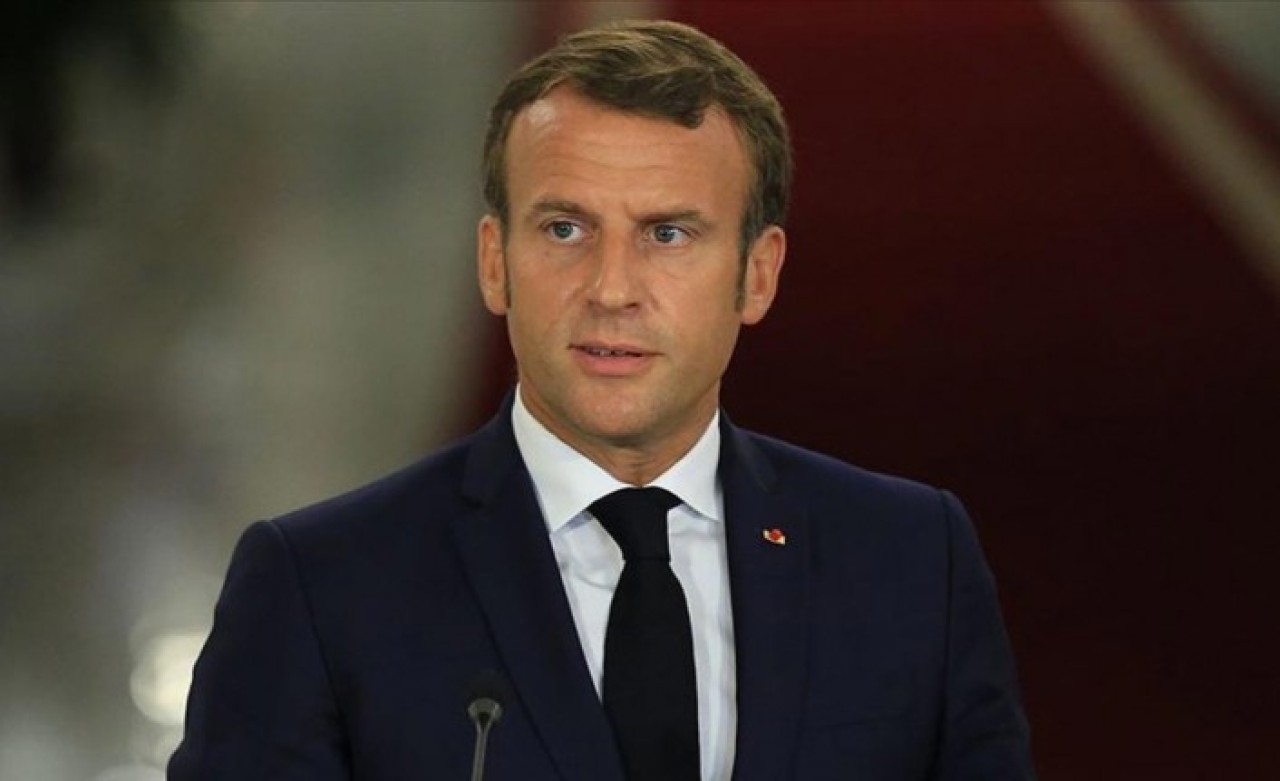 Afrikalı gençlerden Macron'a tepki! Ülkelerimizden sömürgeci elinizi çekin