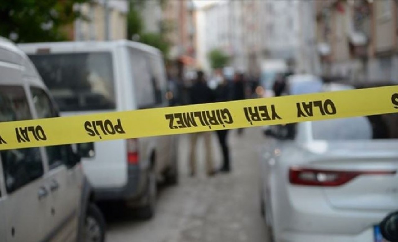 Ankara'da emekli astsubay Erol İnal,  eşi Ülker İnal'ı öldürüp,  intihar etti