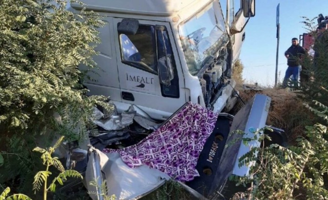 Aydın'da feci kaza: Fehmi Can Karabudak ve annesi Gülser Karabudak öldü