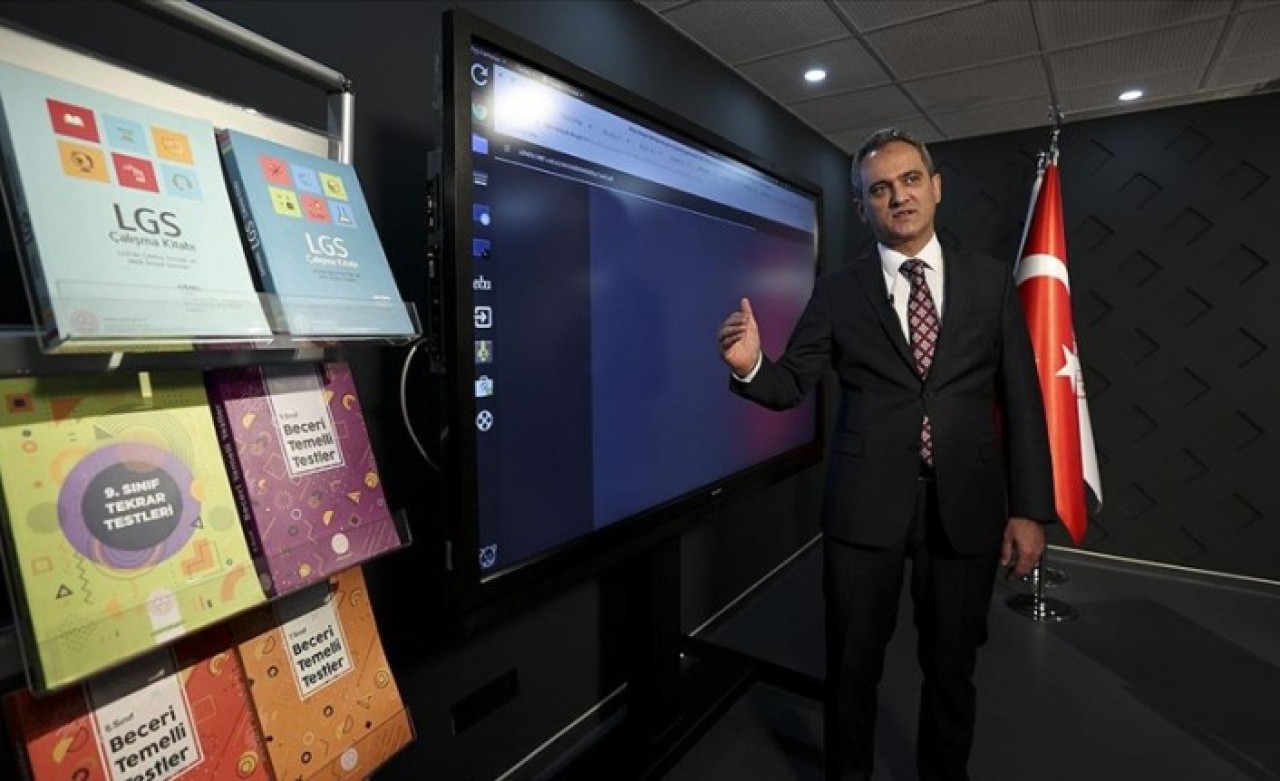 Bakan Özer müjdeyi verdi: Eğitim materyalleri ücretsiz olacaK
