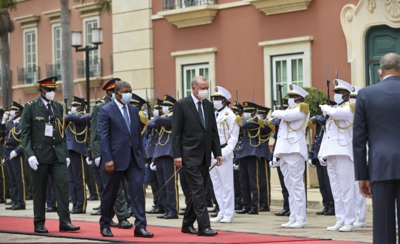 Cumhurbaşkanı Erdoğan Angola'da resmi törenle karşılandı