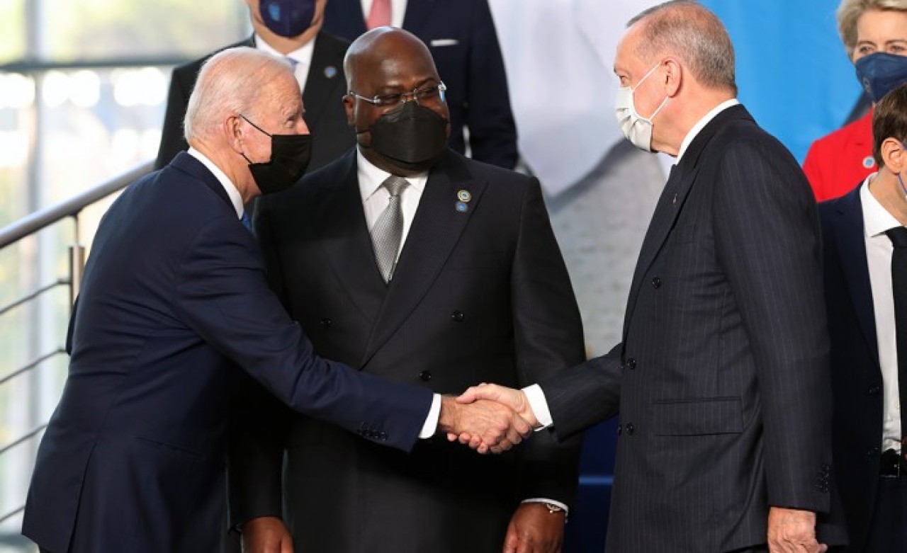 Cumhurbaşkanı Erdoğan G20 Liderler Zirvesi'nde aile fotoğrafı çekimine katıldı: Biden ile dikkat çeken buluşma