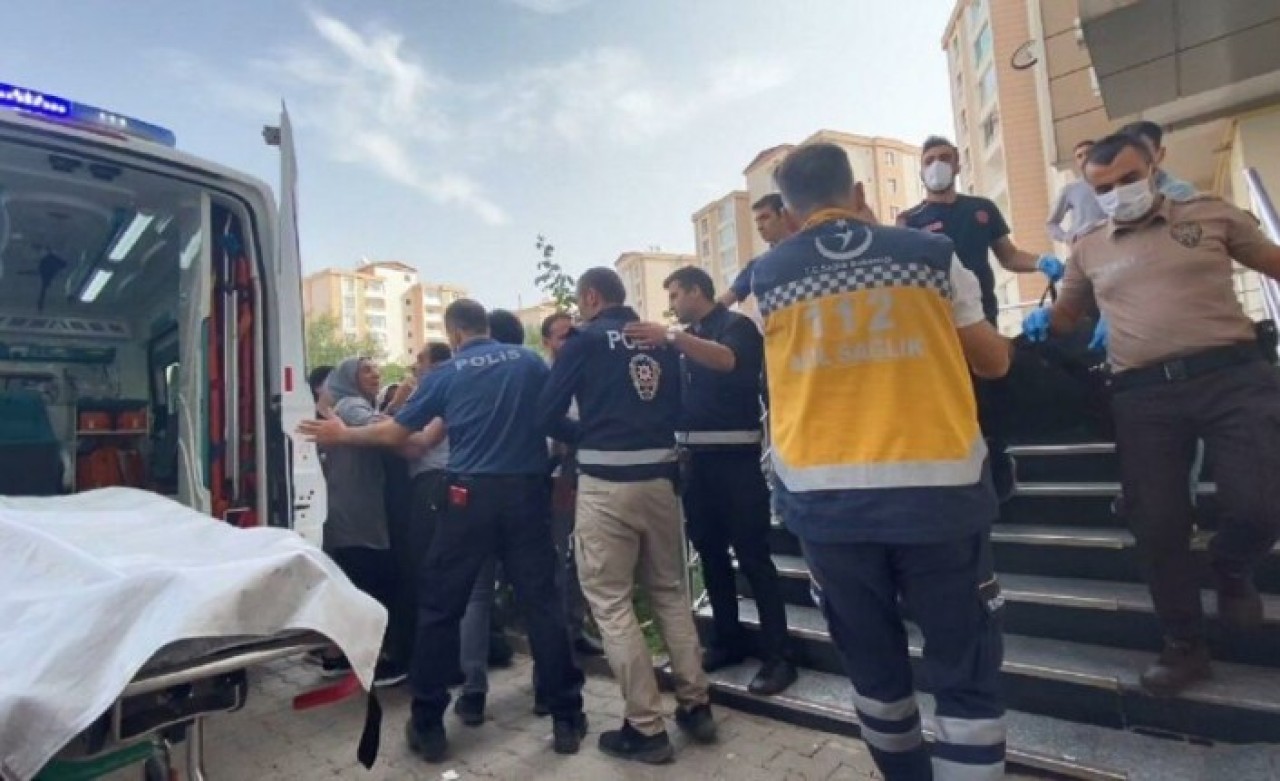 Diyarbakır'da Kadir Kılıç,  evine çağırdığı çalışanı Bünyamin Yavuz'u öldürdü,  kendi eşine de kurşun yağdırdı