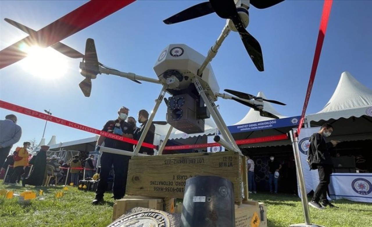 Dünyanın ilk lazer silahlı dronu 'Eren' festivalde!