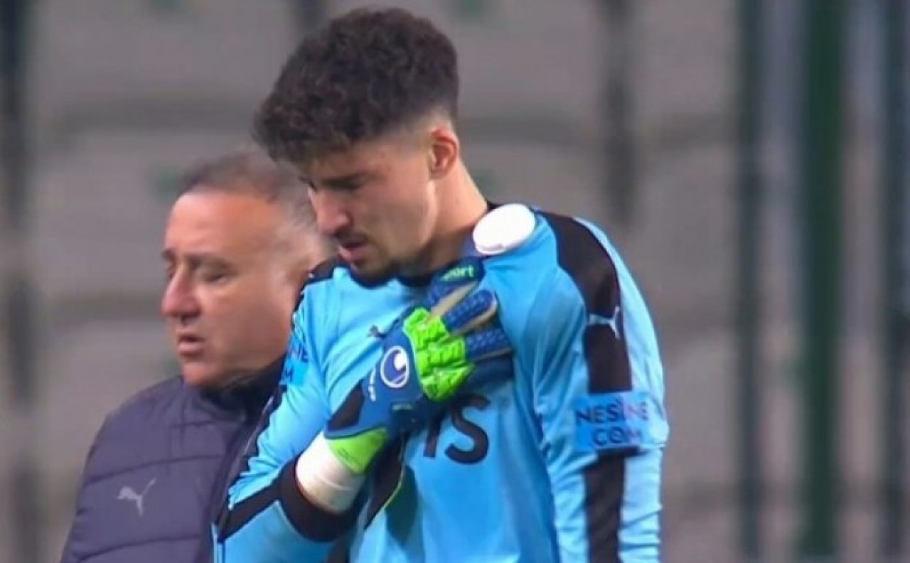 Fenerbahçe'ye kaleci Altay'dan kötü haber: Durumu belli oldu