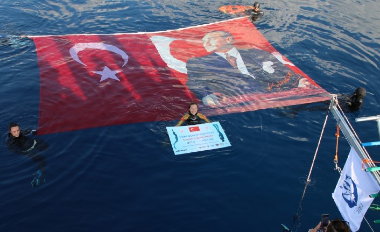 Helal olsun: Şahika Ercümen dünya rekoru kırdı