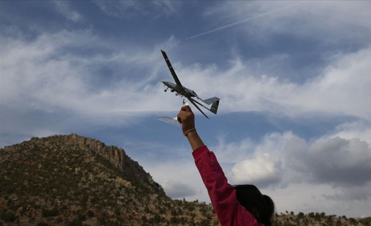 İHA'nın ilk deneme uçuşlarının yapıldığı köye Baykar'dan anlamlı hediye