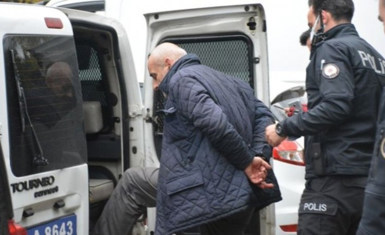 İzmit'te Suat Çetin,  boşanma aşamasındaki eşi Aynur Çetin'i bıçakladı