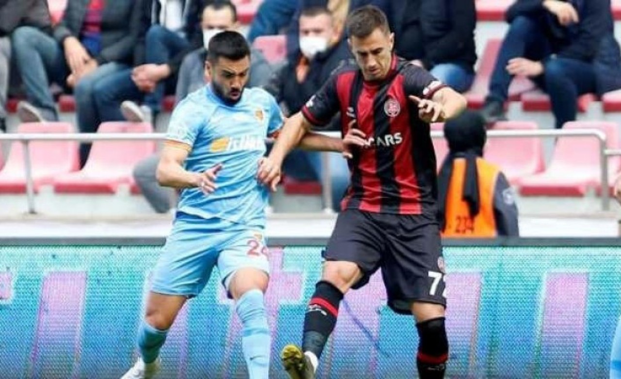 Kayserispor-Karagümrük: Kıran kırana maçta 3 gol,  2 kırmızı kart!
