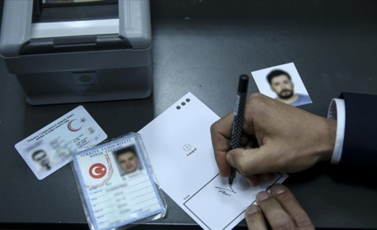 Kimliklerde flaş değişiklik: Yeni dönem başladı