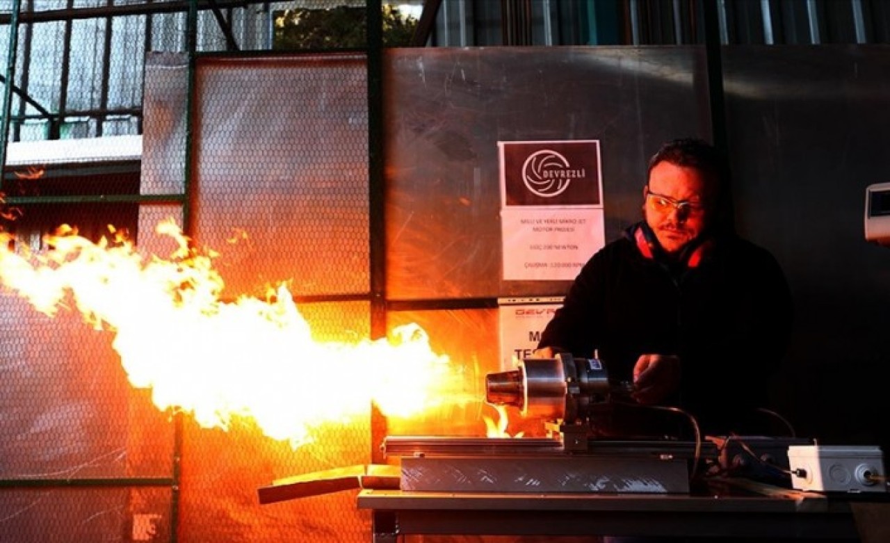 Motor sesiyle büyüyüp kendi jet motorlarını yaptılar