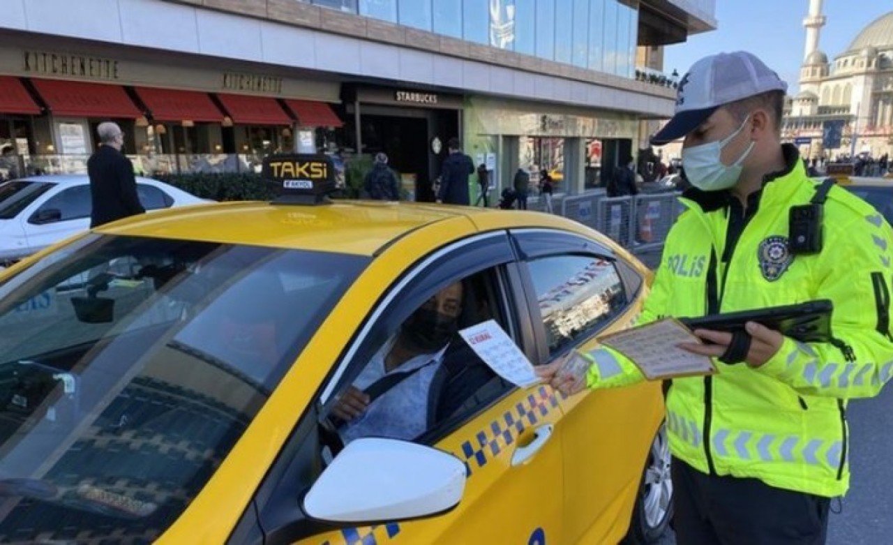 Taksicilere 12 kural broşürü dağıtıldı: Bunlara uymaları zorunlu