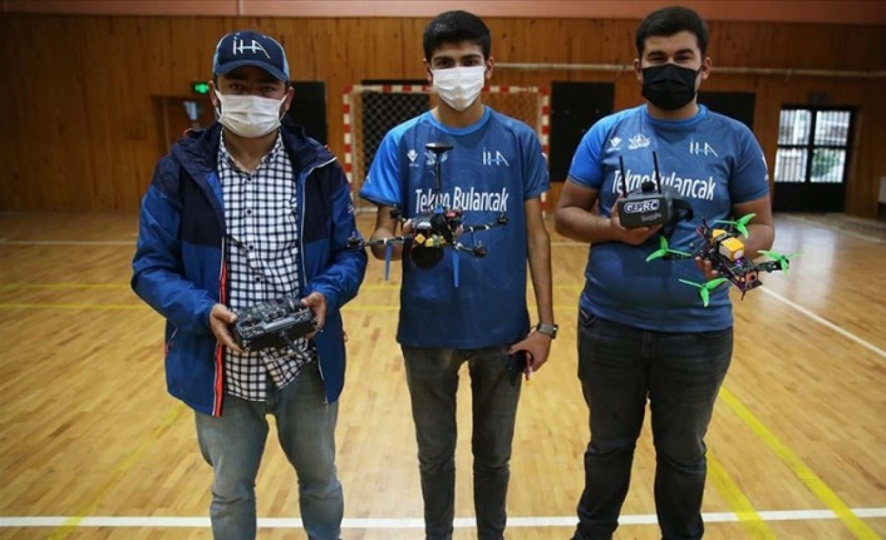 TEKNOFEST'te yarışan meslek lisesi öğrencileri İHA geliştirmek için iddialı