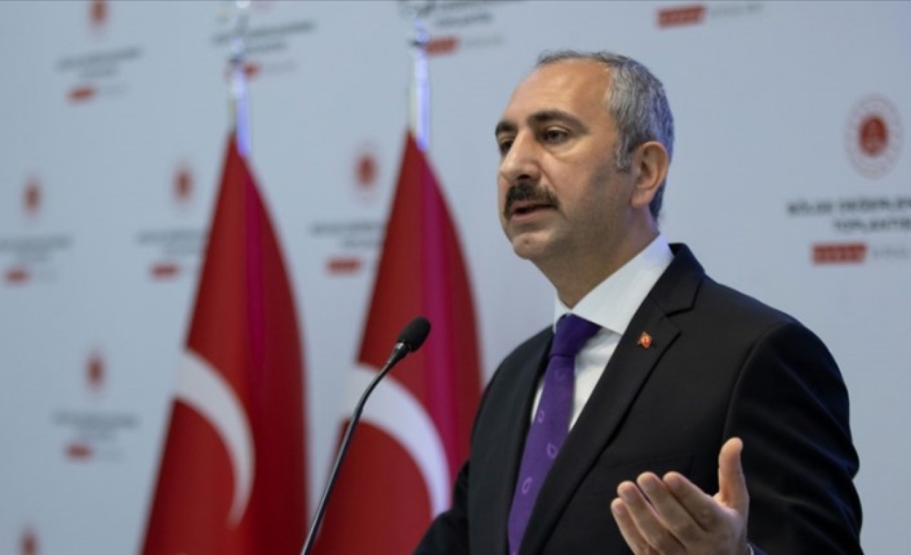 Adalet Bakanı Gül: Biz yapalım hukuk arkadan gelsin değil,  hukuk önden gitsin anlayışındayız