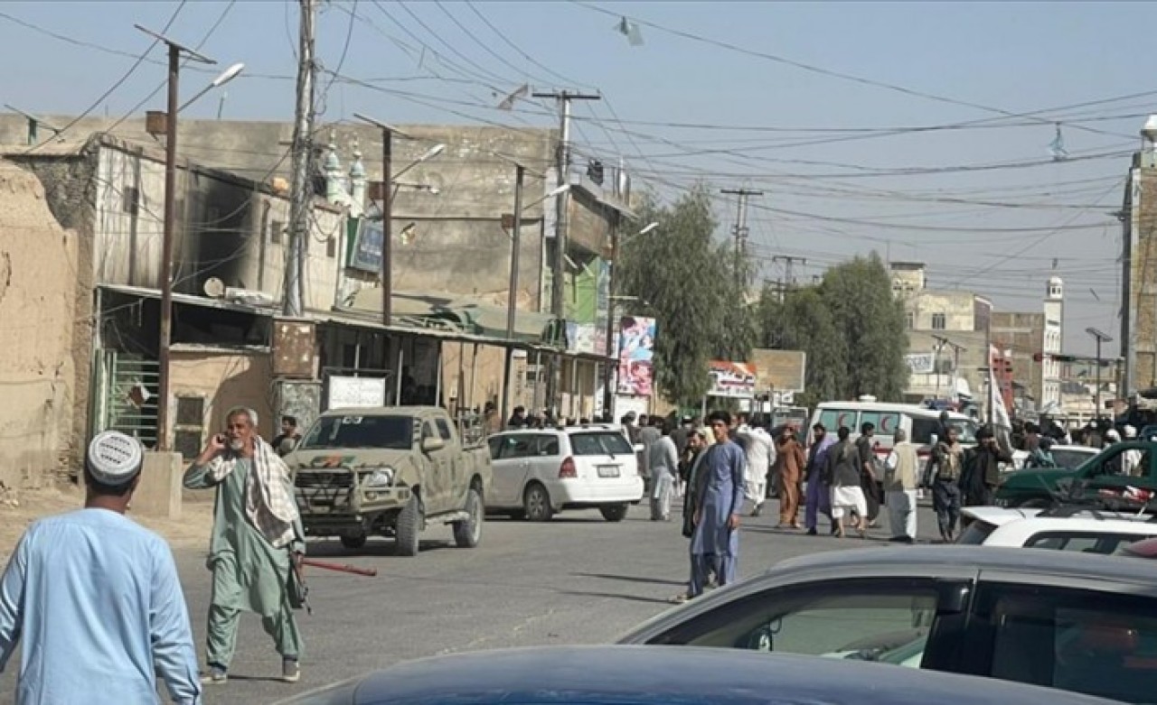 Afganistan'da cuma namazında camiye bombalı saldırı