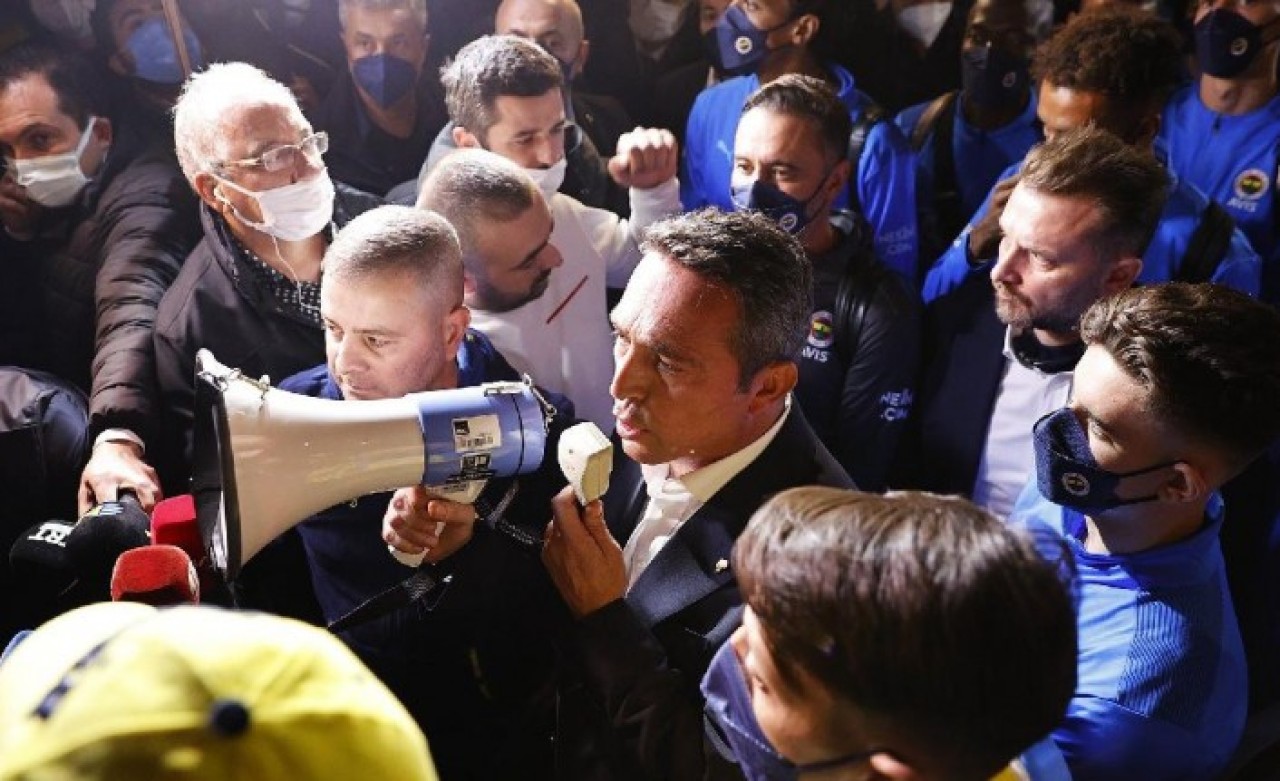 Ali Koç'a sert eleştiriler: İşte Bakasetas,  Pereira ve Mesut Özil gerçekleri!