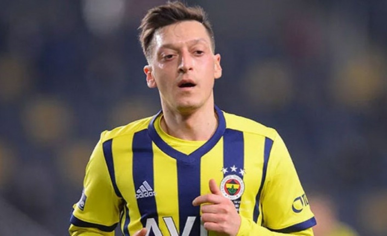 Ayrılık çanları çalan Mesut Özil'in yeni adresi netleşti! Bu kez teklifi geri çevirmedi