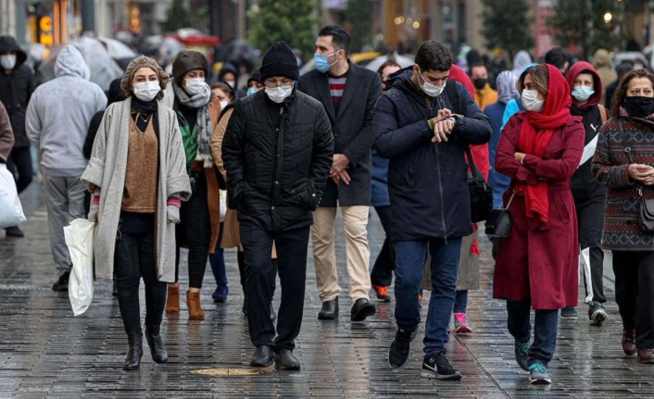 Bakın hangi şehirlerde risk var: Sağlık Bakanı Koca,  haftalık koronavirüs verilerini açıkladı