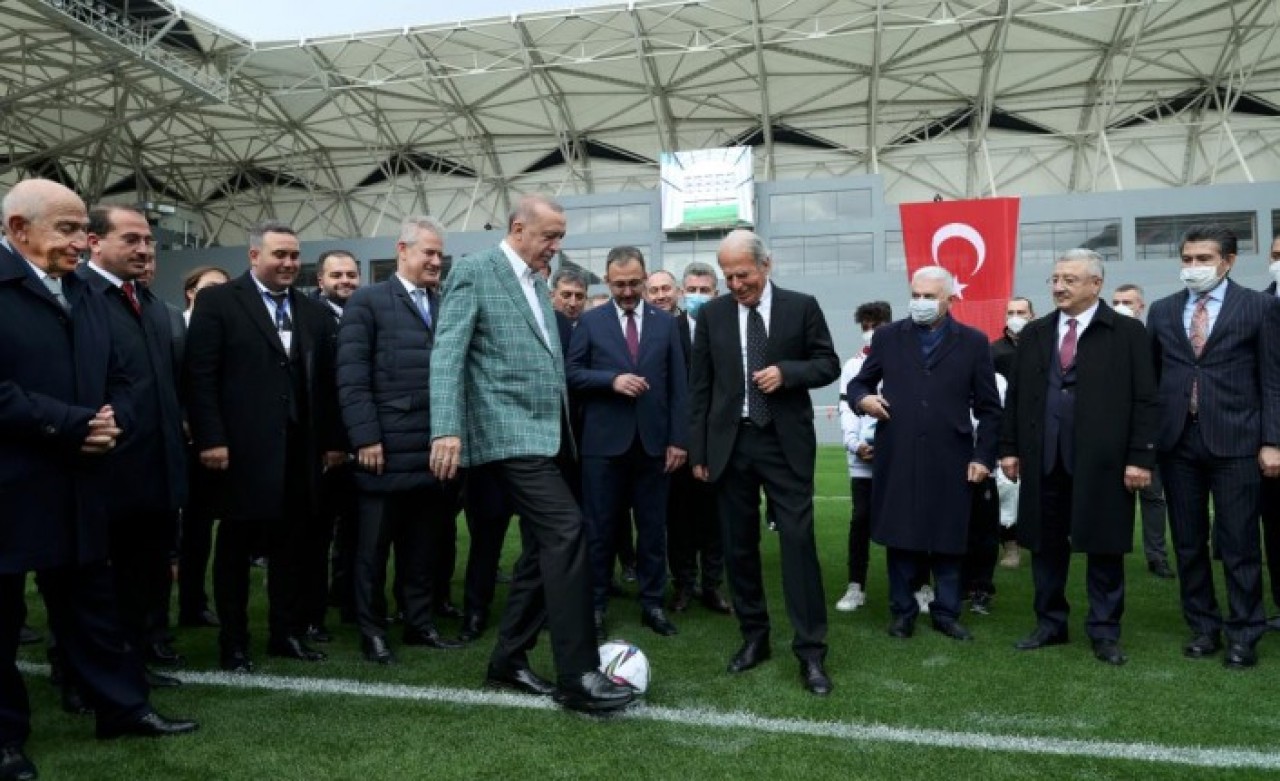 Cumhurbaşkanı Erdoğan,  Alsancak Mustafa Denizli Stadı'nın açılışını yaptı