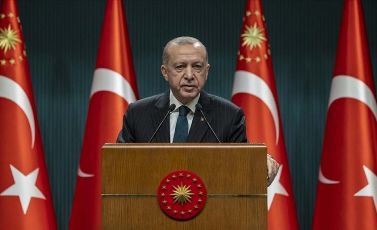 Cumhurbaşkanı Erdoğan,  "Öğretmenlerimize müjdeler vermek istiyorum" dedi ve ekledi: Şimdiden hayırlı olsun