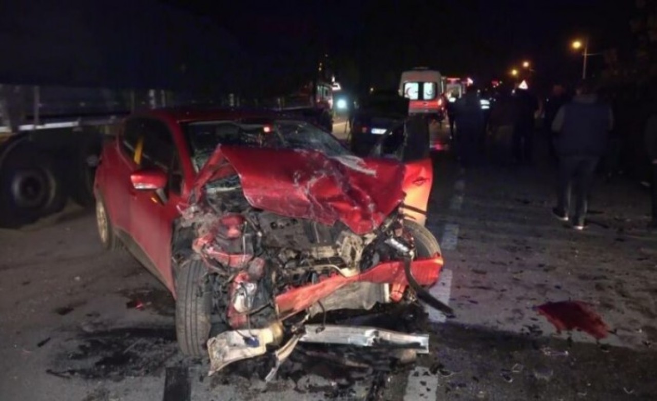 Düzce'de feci kaza: Ferhat Baştimar öldü,  4 kişi yaralandı