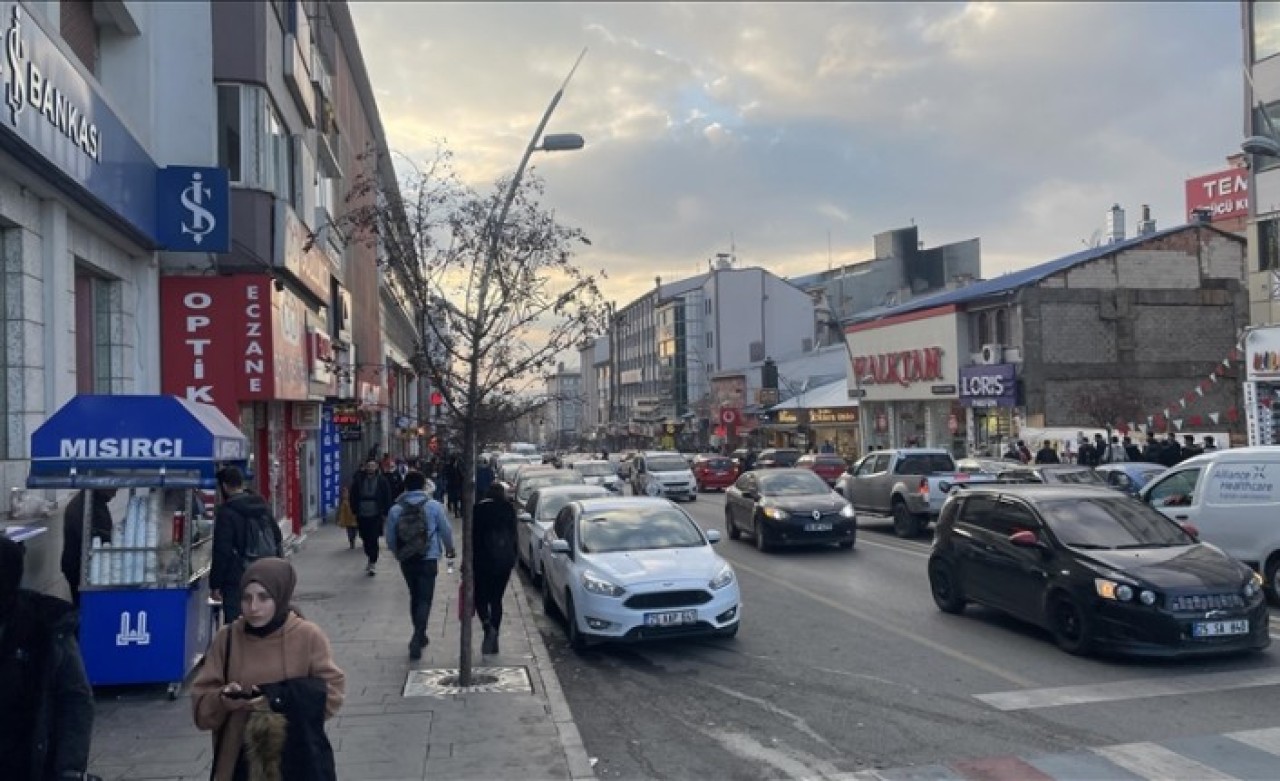 Erzurum'da deprem: Peş peşe açıklamalar geldi