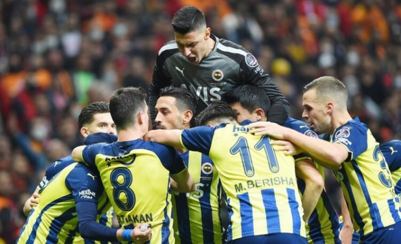 Galatasaray-Fenerbahçe: Nefes kesen derbide goller,  VAR,  kırmızı kartlar ve zafer