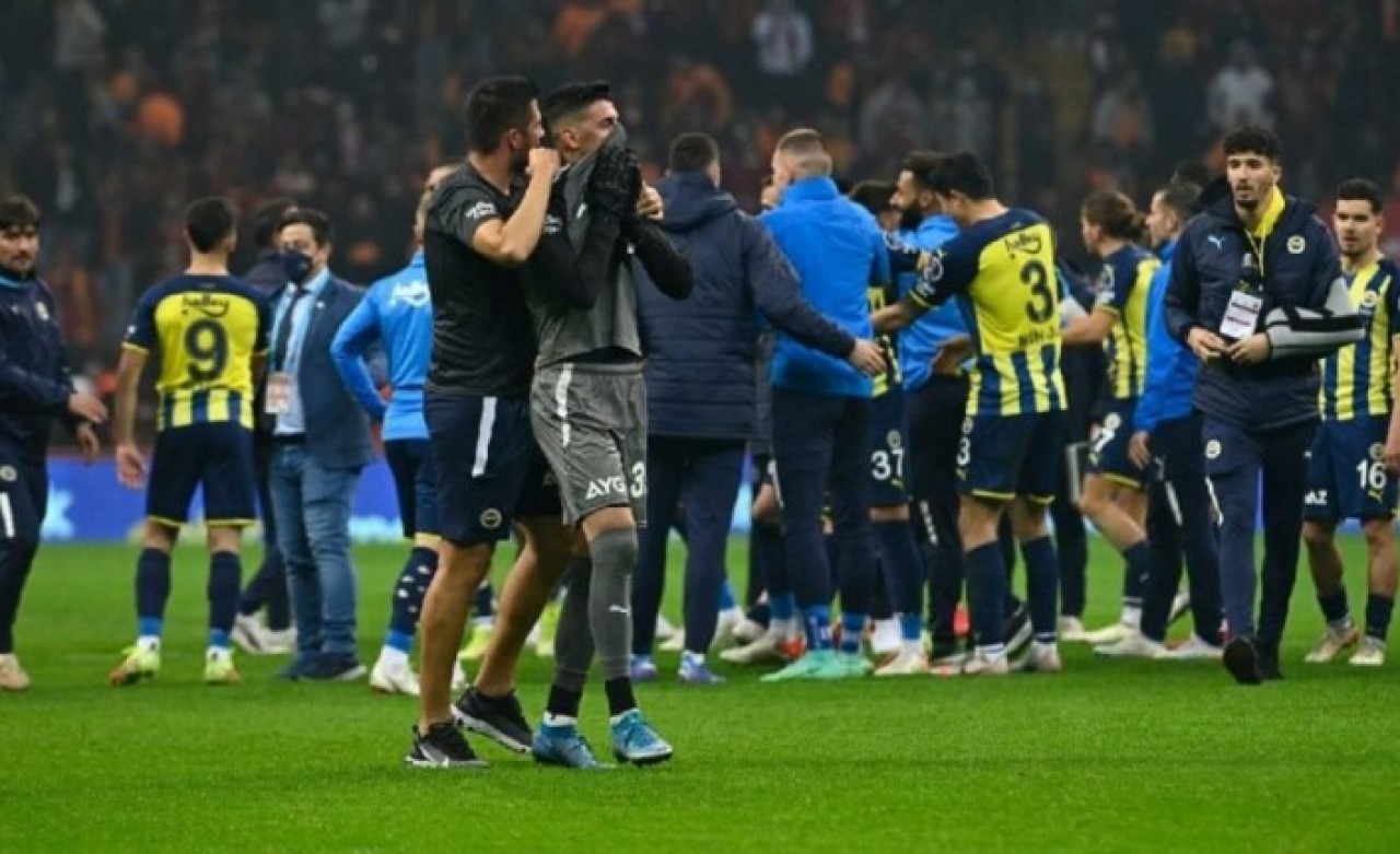 Gözyaşlarını tutamadı: Fenerbahçe'nin genç kalecisi Berke Özer bakın neden ağlamış!
