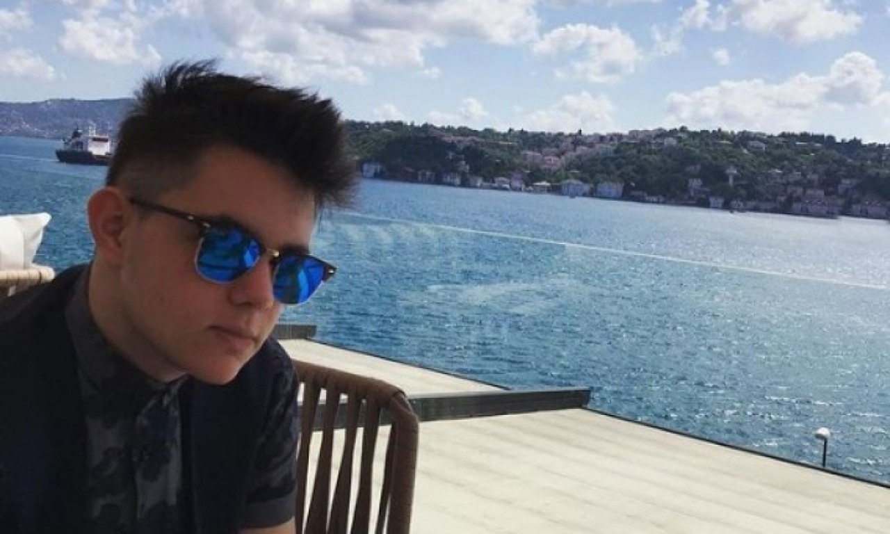 Halkalı'da Yusuf Çağrı Ekici,  annesi Sakine Ekici ve babası Yusuf Ekici'yi öldürüp intihar etti