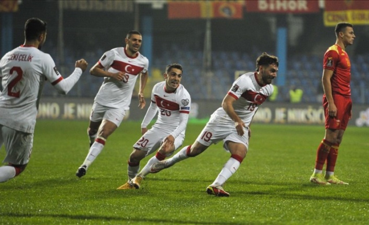 Helal olsun çocuklar: A Milli Takımımız,  Karadağ'ı yıktı,  Play Off'a kaldı